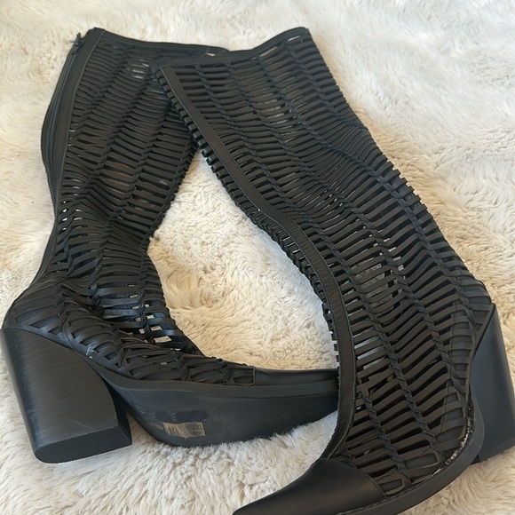 ALL LEATHER JEFFREY CAMPBELL BOOTS - Picture 4 of 4